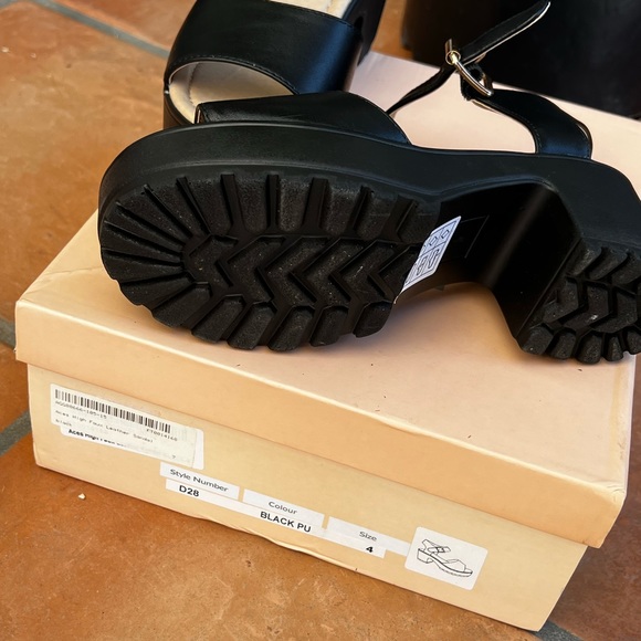 Koi Footwear black  Leather Sandal - size 37 - Picture 2 of 7